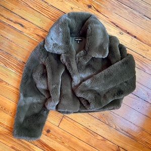 [SOLD] Fluffy cropped faux fur jacket in a warm, mossy green
